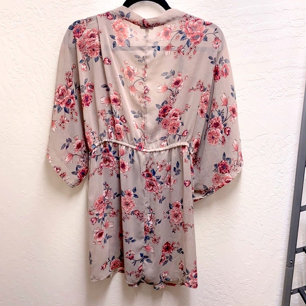 Lily White NWT Mauve Floral Kimono Size L - Picture 8 of 11